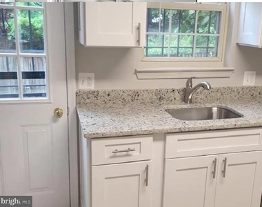 2110 Young Street Se - Photo Thumbnail 6
