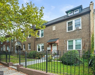 1111 Queen Street Ne - Photo Thumbnail 11
