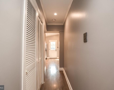 544 Newton Place Nw - Photo Thumbnail 3