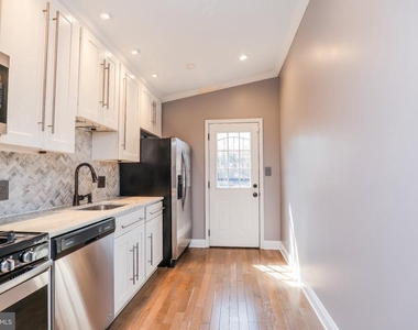 544 Newton Place Nw - Photo Thumbnail 4