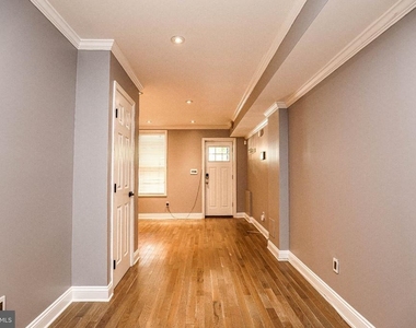 544 Newton Place Nw - Photo Thumbnail 2