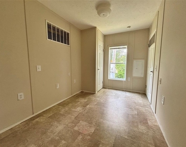 3616 W Nugent Ave - Photo Thumbnail 6
