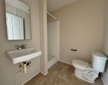 3616 W Nugent Ave - Photo Thumbnail 9