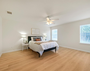 208 Buttercup Way - Photo Thumbnail 4