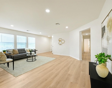 208 Buttercup Way - Photo Thumbnail 1