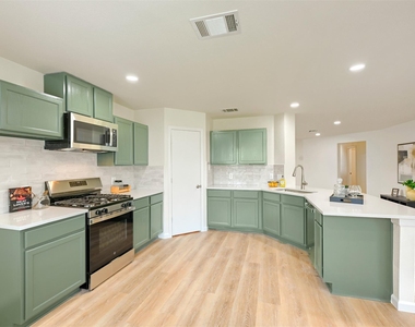 208 Buttercup Way - Photo Thumbnail 3