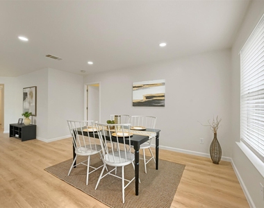 208 Buttercup Way - Photo Thumbnail 2