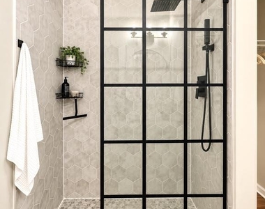 93 Danbury Street Sw - Photo Thumbnail 4