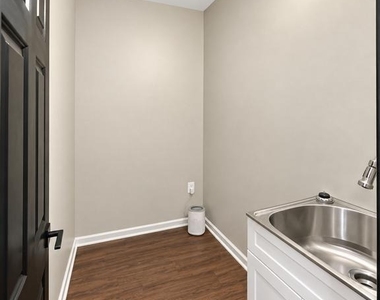 93 Danbury Street Sw - Photo Thumbnail 15