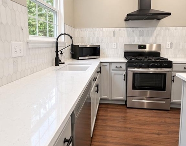 93 Danbury Street Sw - Photo Thumbnail 16