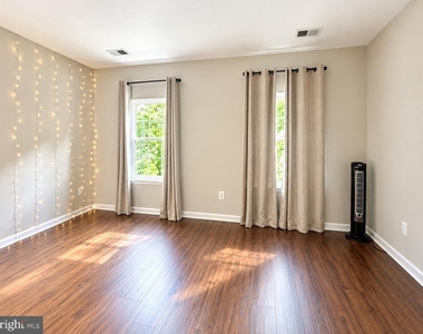 93 Danbury Street Sw - Photo Thumbnail 3
