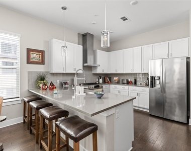 4325 Jackson Ave - Photo Thumbnail 14