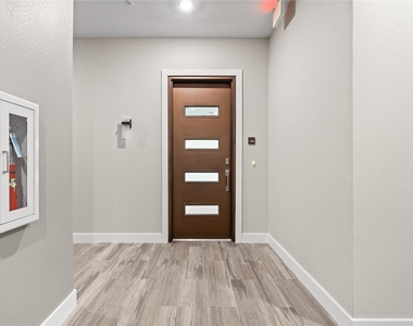 4325 Jackson Ave - Photo Thumbnail 8