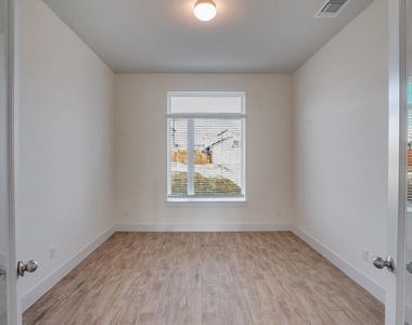11308 Charger Way - Photo Thumbnail 3