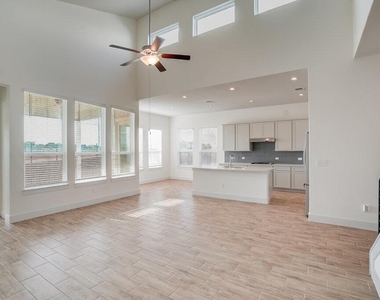 11308 Charger Way - Photo Thumbnail 5