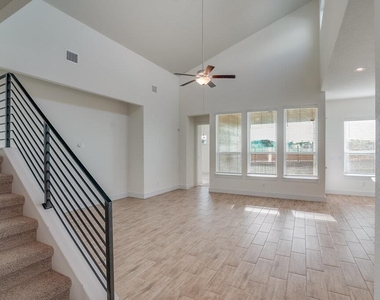 11308 Charger Way - Photo Thumbnail 4