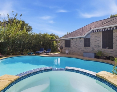 9005 Brimstone Ln - Photo Thumbnail 6