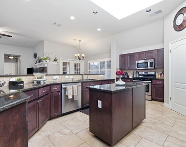 9005 Brimstone Ln - Photo Thumbnail 14