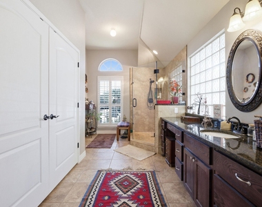 9005 Brimstone Ln - Photo Thumbnail 16