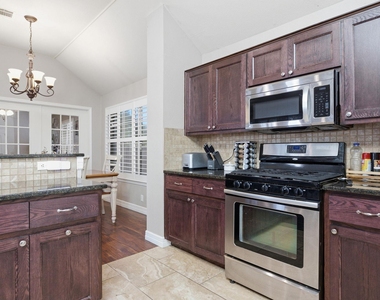 9005 Brimstone Ln - Photo Thumbnail 13