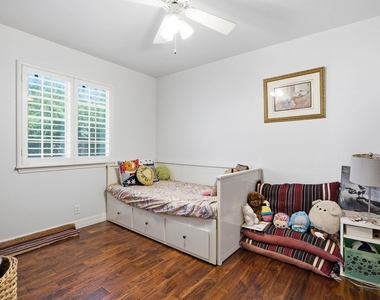 9005 Brimstone Ln - Photo Thumbnail 17