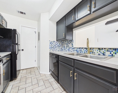 2907 Pearl St - Photo Thumbnail 5