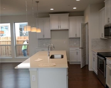 3240 E Whitestone Blvd - Photo Thumbnail 4
