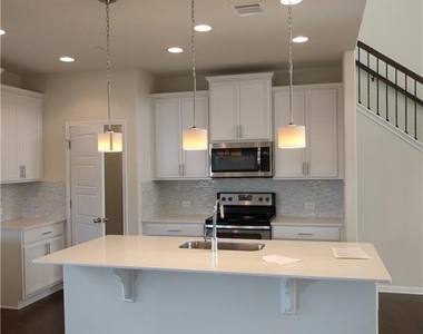 3240 E Whitestone Blvd - Photo Thumbnail 5