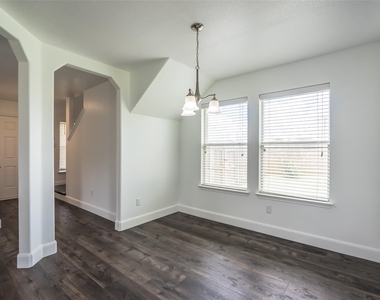 1013 Ranchero Rd - Photo Thumbnail 5