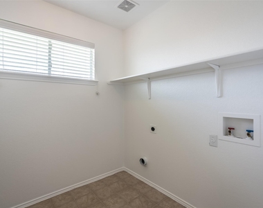 1013 Ranchero Rd - Photo Thumbnail 10