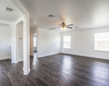 1013 Ranchero Rd - Photo Thumbnail 7