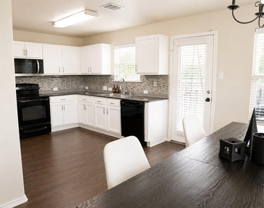 214 Lidell St - Photo Thumbnail 10