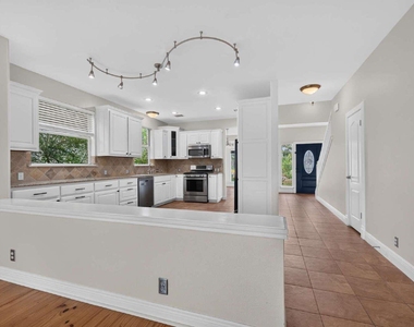 8109 Ganttcrest Dr - Photo Thumbnail 5
