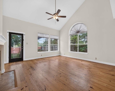 8109 Ganttcrest Dr - Photo Thumbnail 2