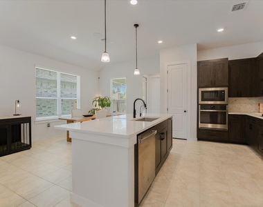 972 Leaning Oak Ln - Photo Thumbnail 5