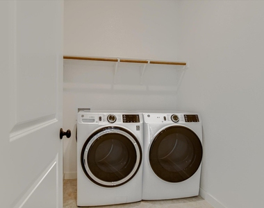 972 Leaning Oak Ln - Photo Thumbnail 6