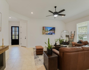 972 Leaning Oak Ln - Photo Thumbnail 2