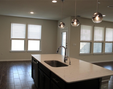 13902 Ilex Dr - Photo Thumbnail 7