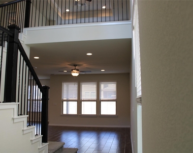 13902 Ilex Dr - Photo Thumbnail 3