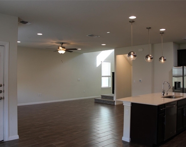 13902 Ilex Dr - Photo Thumbnail 6