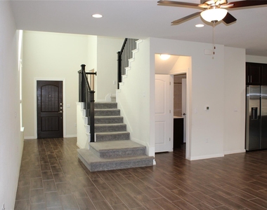 13902 Ilex Dr - Photo Thumbnail 2