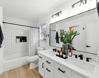 14510 Oliphant St - Photo Thumbnail 16