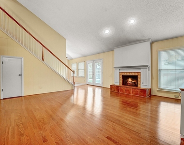8001 Manassas Dr - Photo Thumbnail 14