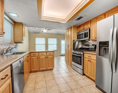 8001 Manassas Dr - Photo Thumbnail 5