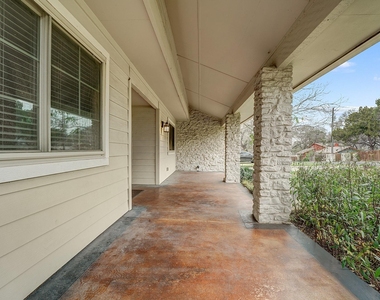 8001 Manassas Dr - Photo Thumbnail 3