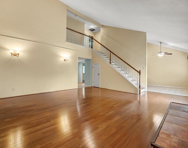 8001 Manassas Dr - Photo Thumbnail 15