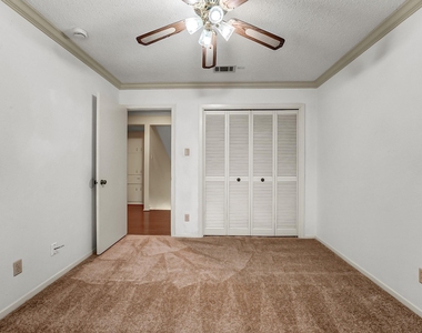 8001 Manassas Dr - Photo Thumbnail 24