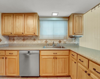 8001 Manassas Dr - Photo Thumbnail 6