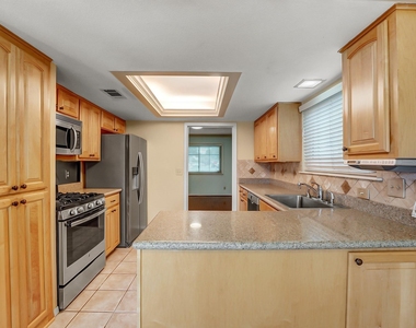 8001 Manassas Dr - Photo Thumbnail 7