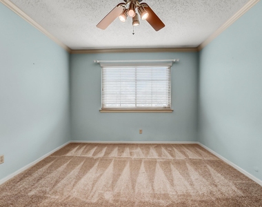 8001 Manassas Dr - Photo Thumbnail 20